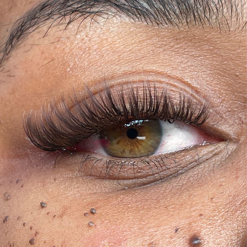 Cashmere Brown Collection Volume Lashes creating soft brown volume lash extensions on eye