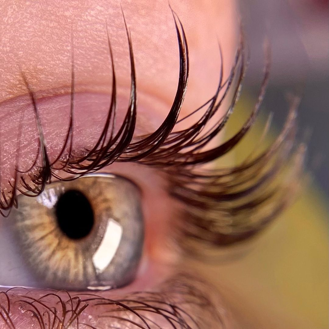 Lash lift glue for sensitive skin