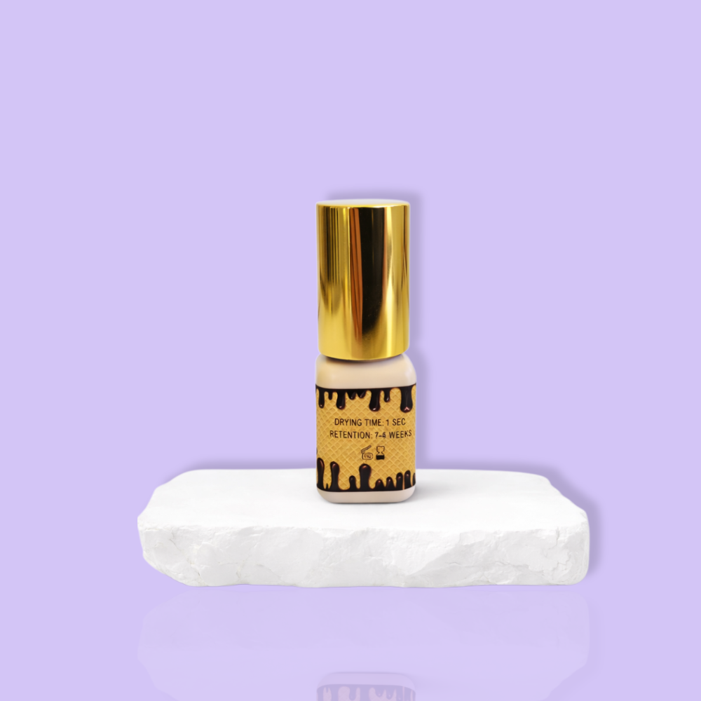 Lash adhesive in chocolate brown