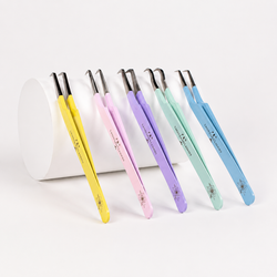 Lash tweezer for volume and isolation