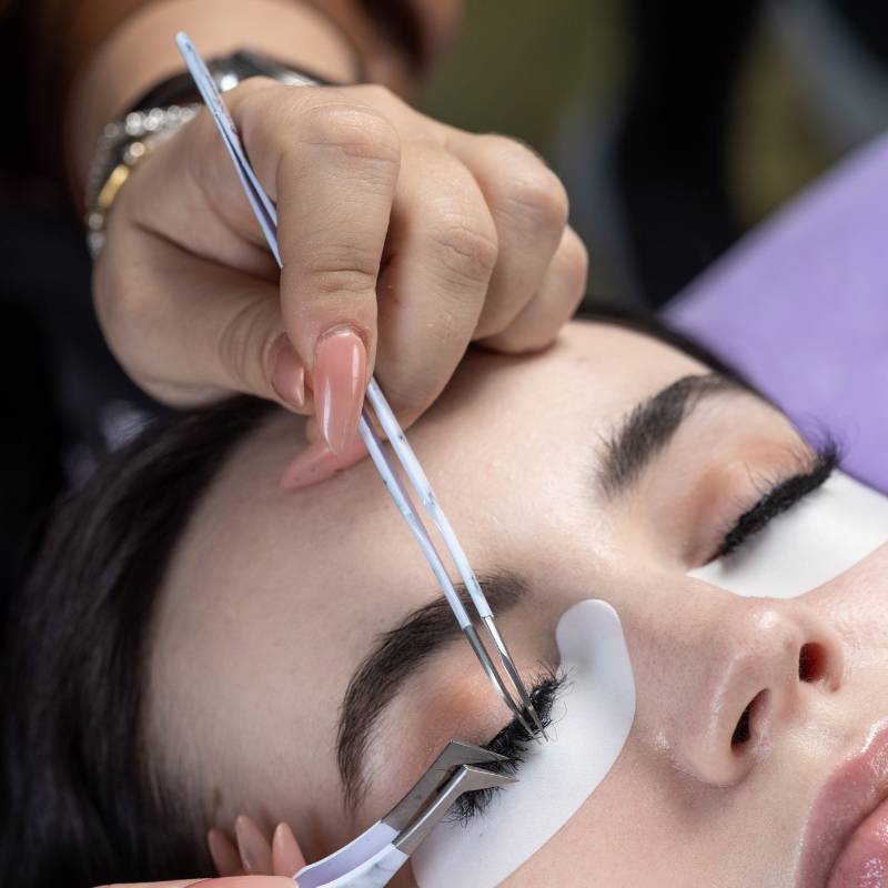 Curved Lash Tweezers